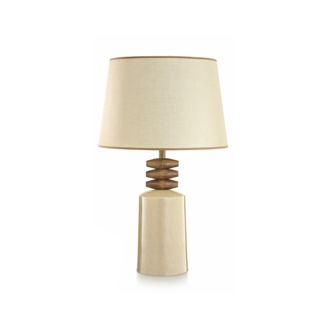 Abajur Camila em Resina e Madeira com Cúpula Cru Slim – 55 cm