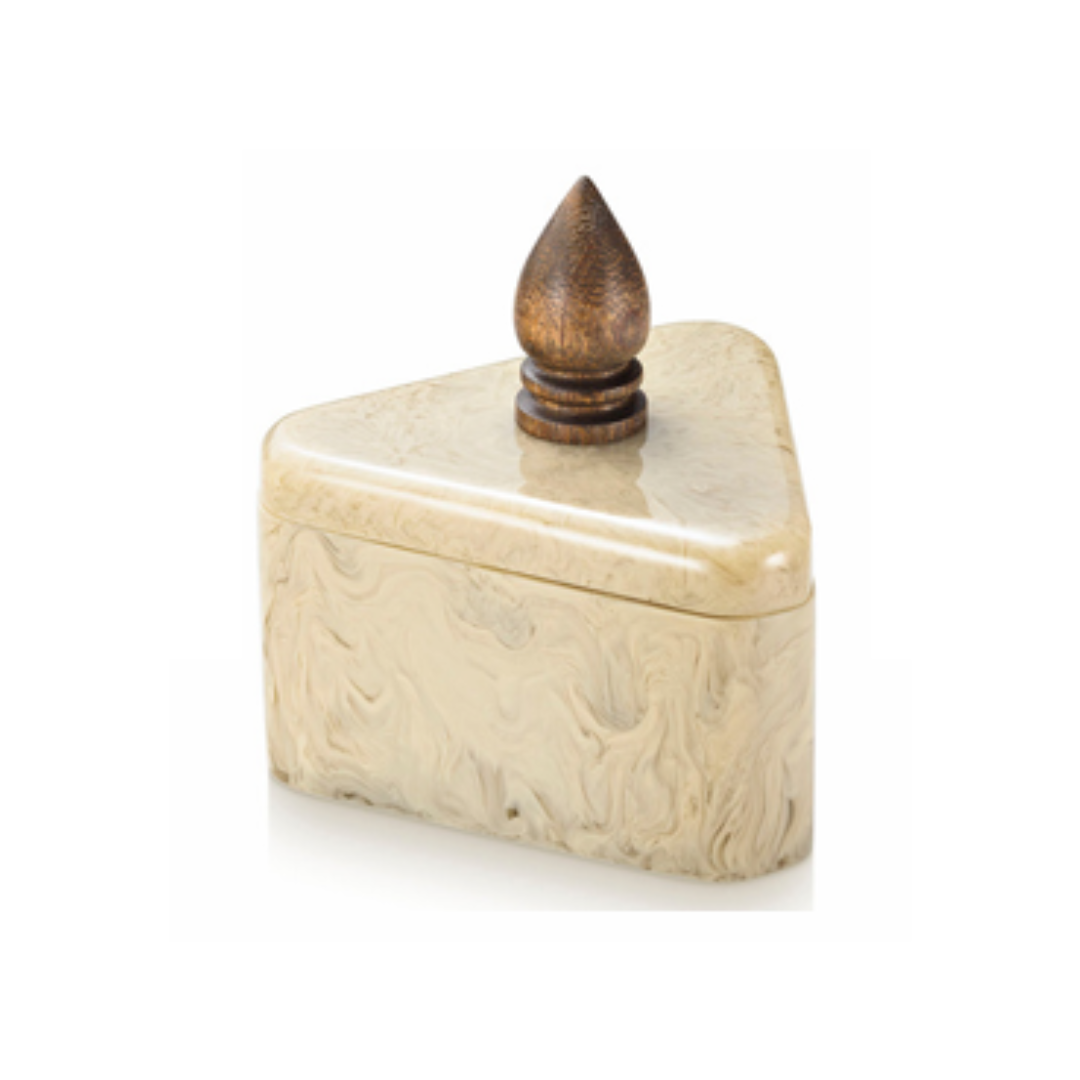 Caixa Triangular em Resina Marmorizada com Tampa Pinha em Madeira – 14 cm