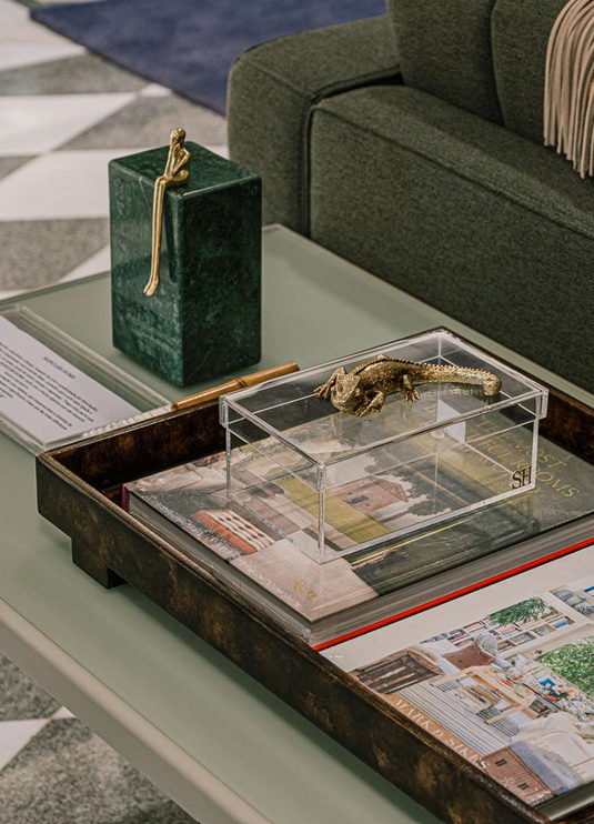 Escultura “O Pensador” em Mármore com Detalhe em Latão Dourado – 16 cm ou 21 cm