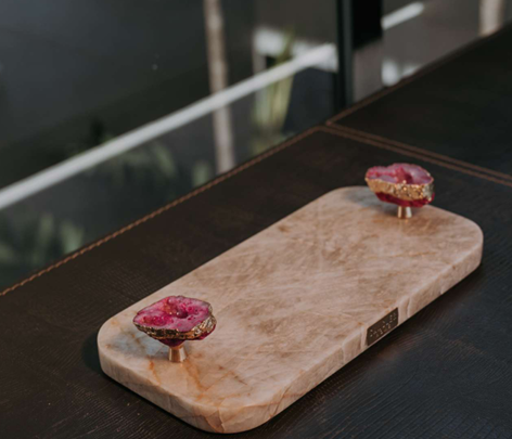 Bandeja em Mármore com Alças de Pedra Natural – Luxo em Pedras Nobres