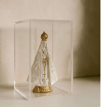 Caixa Nossa Senhora Aparecida em Acrílico Cristal com Escultura em Gesso – 19 cm