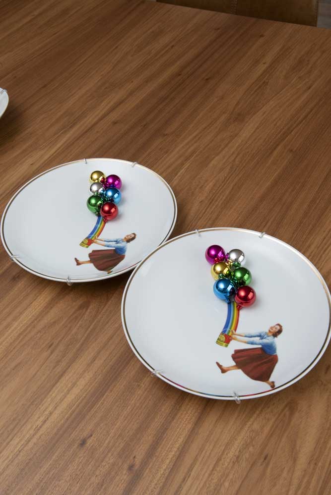 Prato Decorativo de Porcelana 27cm – Arco-Íris com Bolas Coloridas