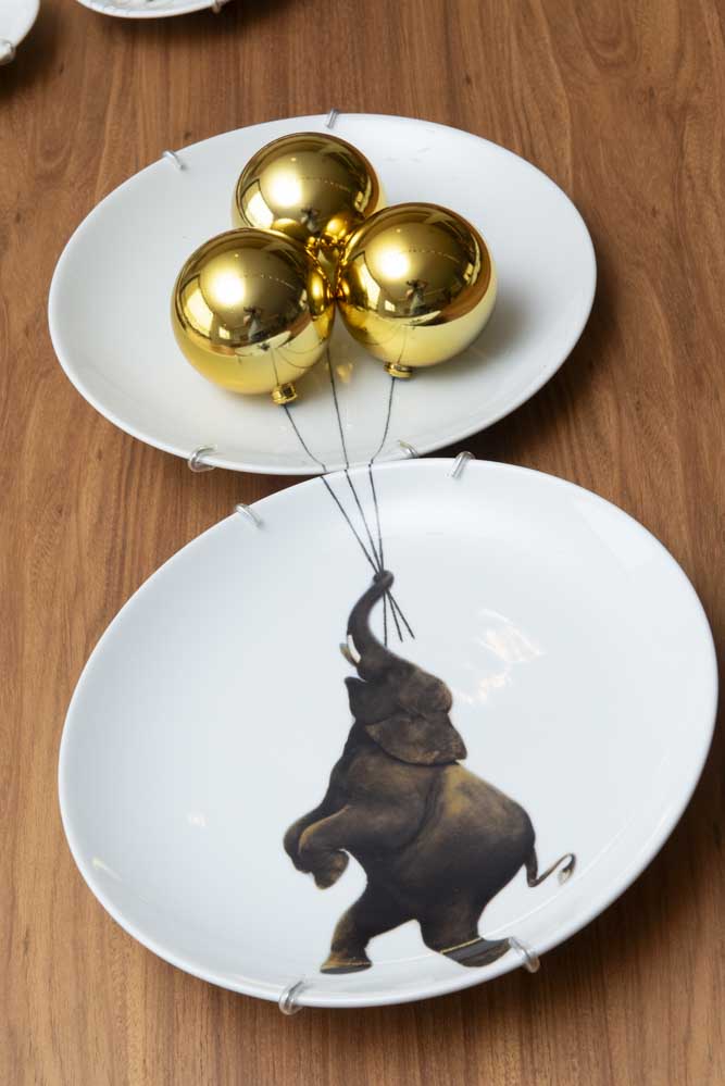 Conjunto 2 Pratos de Porcelana 27cm – Elefante com Balões Dourados