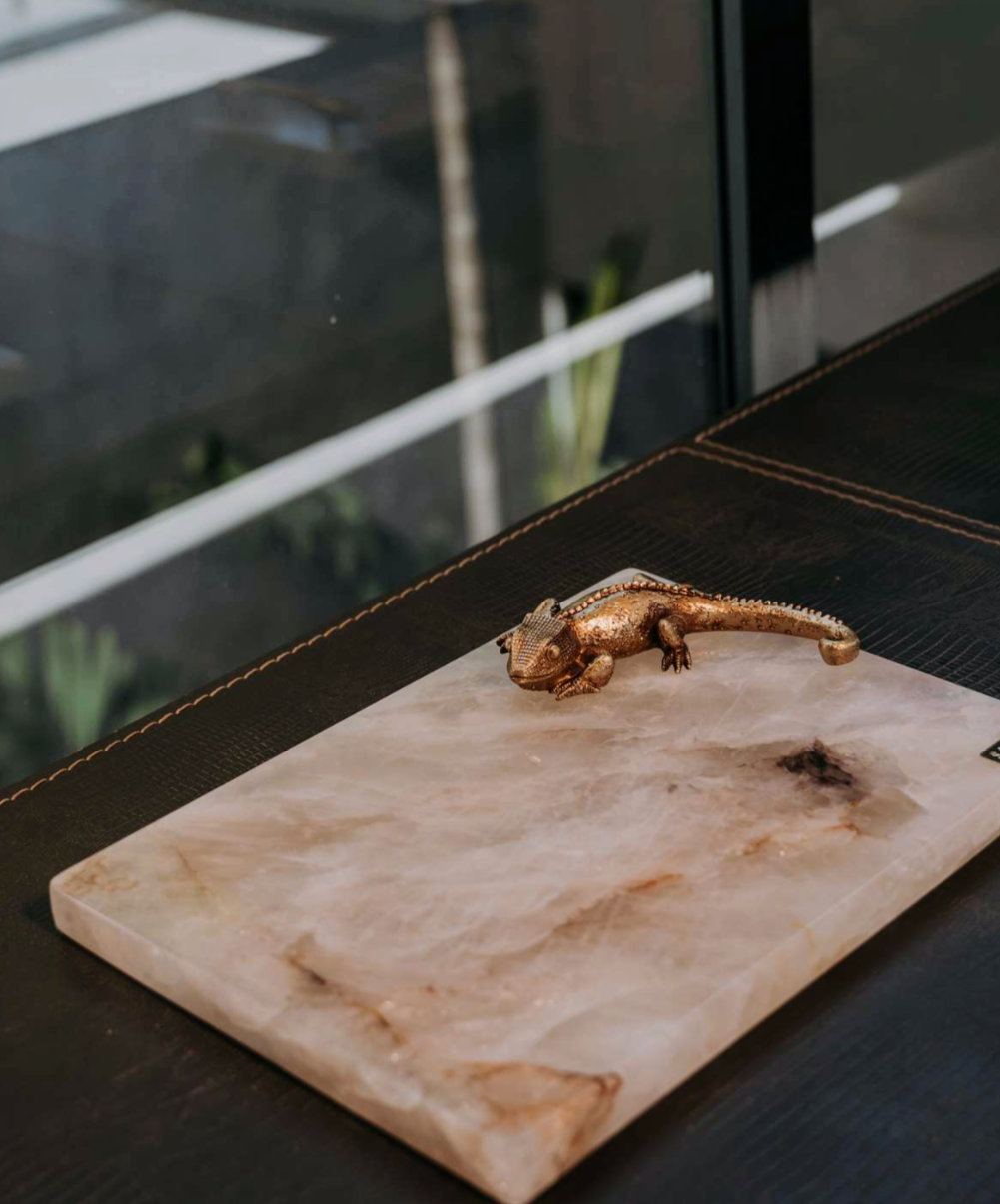 Bandeja Lagarto em Mármore com Detalhe Dourado – 30 cm