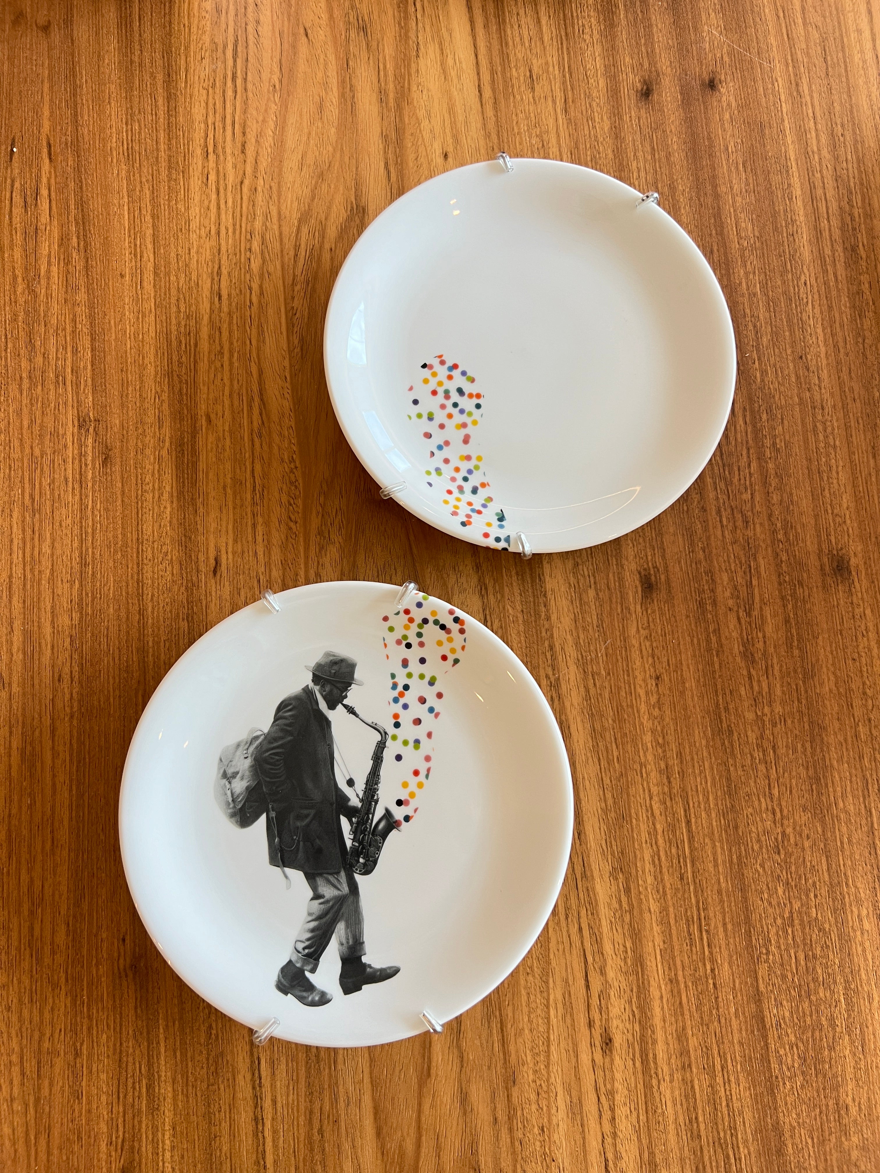 Conjunto 2 Pratos Decorativos de Porcelana 19cm – Saxofone
