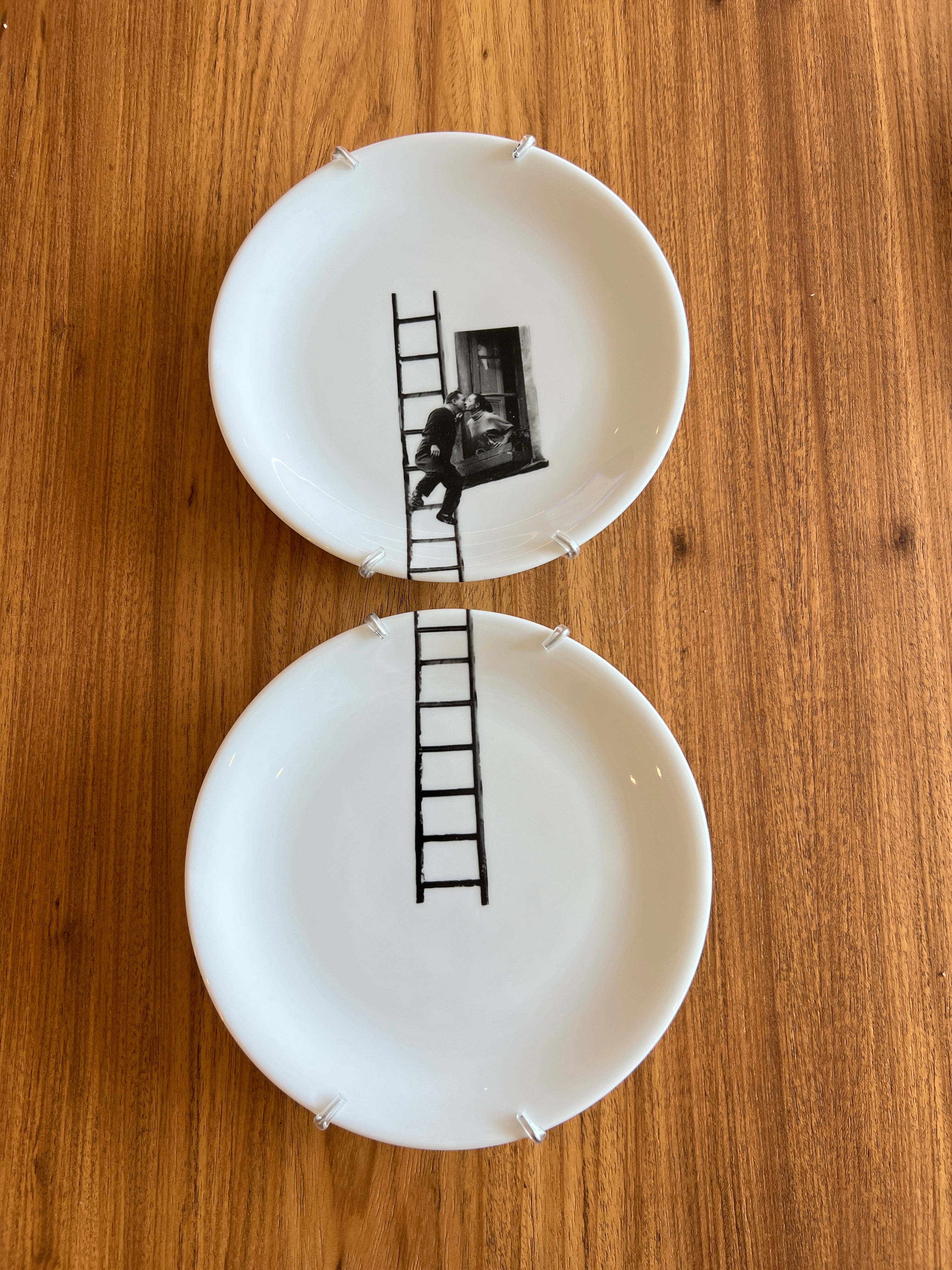 Conjunto 2 Pratos Decorativos de Porcelana 19cm – O Beijo