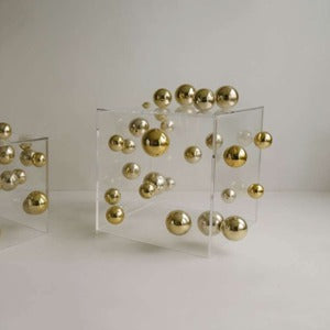 Caixa Escultural Esferas Douradas